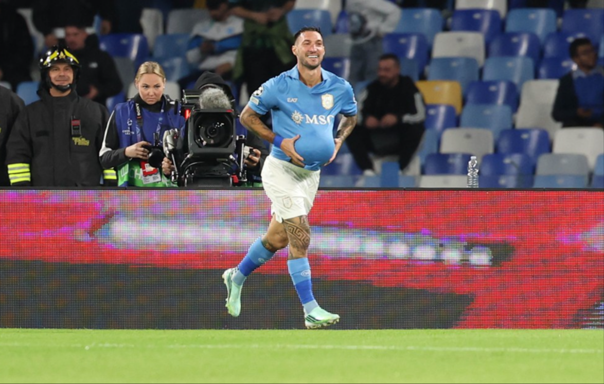 L'esultanza con dedica di Matteo Politano per la rete che ha aperto le marcature/ Napoli Magazine