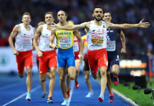 Adam Kszczot celebrates crossing the line ahead of Kramer and Bosse (Getty/Michael Steele)