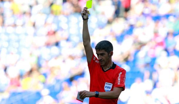 Undiano Mallenco saca amarilla a un jugador | Real Valladolid