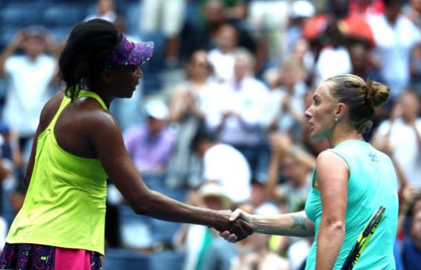 Venus Williams and Svetlana Kuznetsova meet at the net following their battle on Arthur Ashe Stadium (Getty Images/Al Bello)