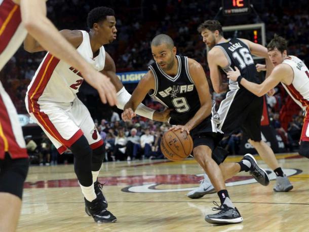 Tony Parker (9) drives towards the lane. Parker was next to invisible on offense tonight. (Lynne Sladky/AP Photo)