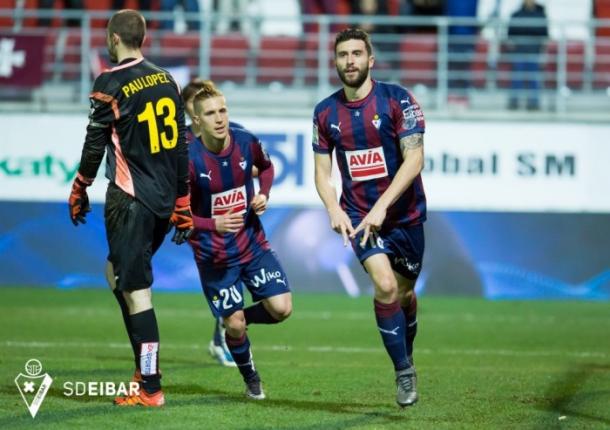 Borja Bastón celebrando un gol con el Eibar | Imagen:SD Eibar