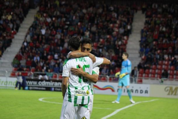 Florin abraza a Fidel tras su gol | Foto: Córdoba CF