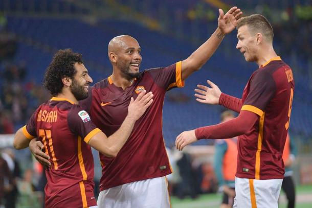 Salah, Maicon y Dzeko celebran uno de los tantos ante el Palermo | Foto: AS Roma
