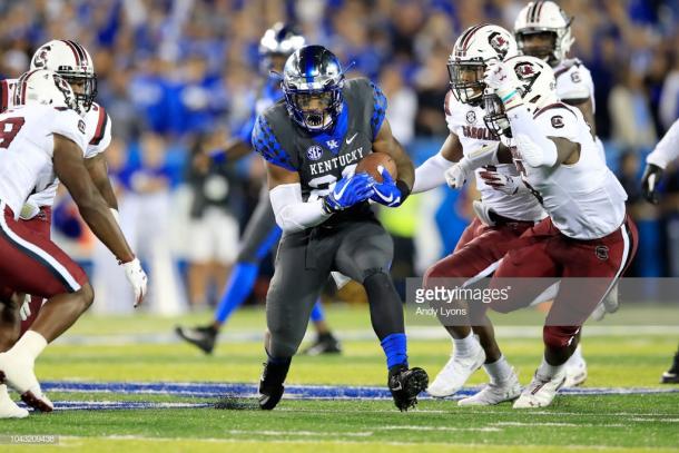 Snell carries against Mississippi State (image source: Andy Lyons/Getty Images)