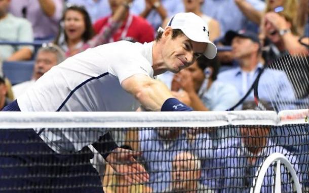 Andy Murray vents his frustration on the net. | Photo: US Today