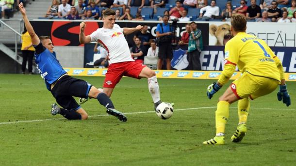 Sabitzer puts in the equaliser. | Photo: Bundesliga