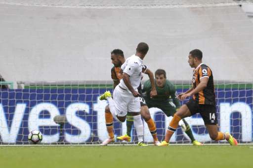 Routledge flicks a cheeky effort wide (photo : Getty Images)