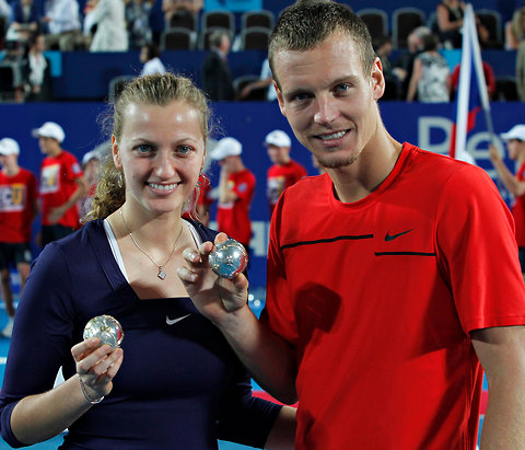 Tomas Berdych and Petra Kvitova after their triumph in the final of the 2012 Hopman Cup | Photo: Theron Kirkman / Associated Press