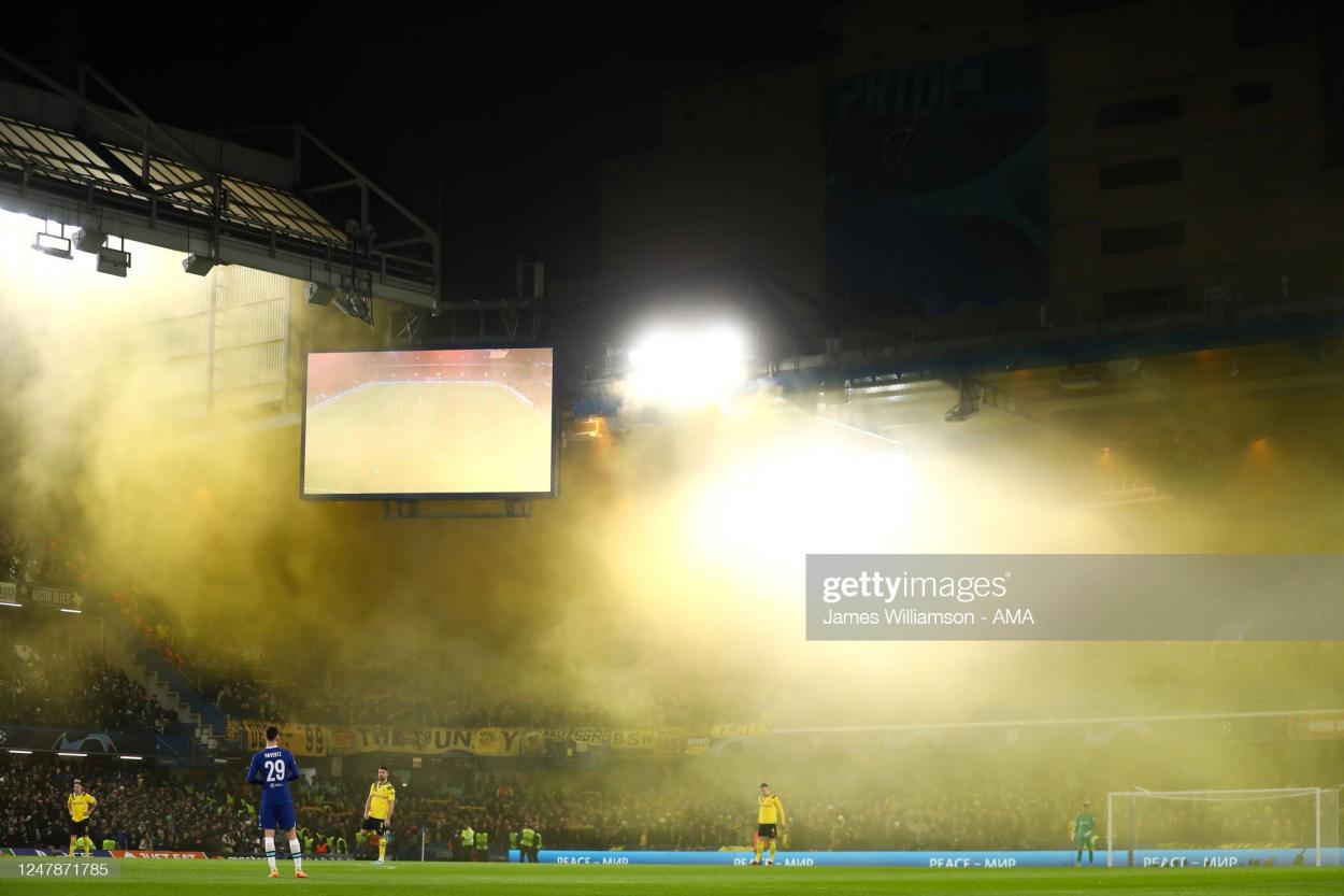 Yellow smoke filled <strong><a  data-cke-saved-href='https://www.vavel.com/en/international-football/2022/09/13/champions-league/1123145-graham-potter-looking-forward-to-taking-responsibility-ahead-of-chelsea-debut.html' href='https://www.vavel.com/en/international-football/2022/09/13/champions-league/1123145-graham-potter-looking-forward-to-taking-responsibility-ahead-of-chelsea-debut.html'>Stamford Bridge</a></strong> from kick off.  (Photo by James Williamson - AMA/Getty Images)