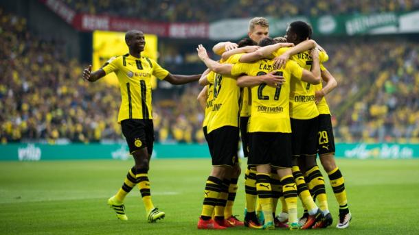Los jugadores del Borussia Dortmund celebran uno de los seis goles | Foto: Bundesliga
