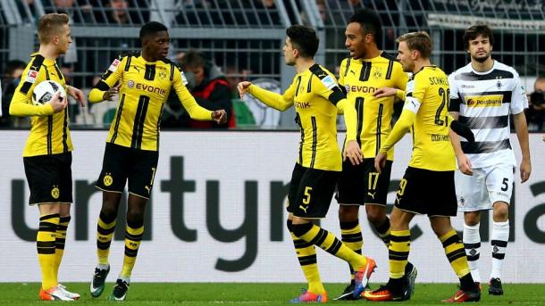 Los jugadores del Dortmund celebran el gol de Dembelé | Foto: Borussia Dortmund