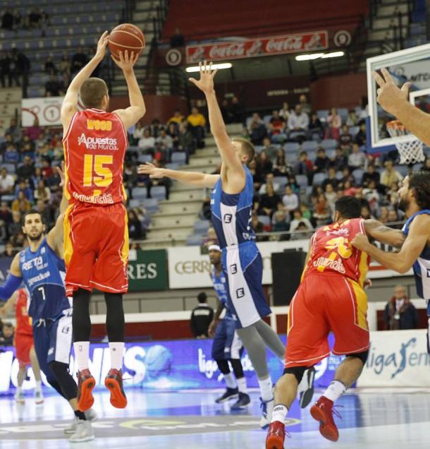 Scott Wood ante el RETAbet.es Gipuzkoa Basket I Foto: UCAM Murcia