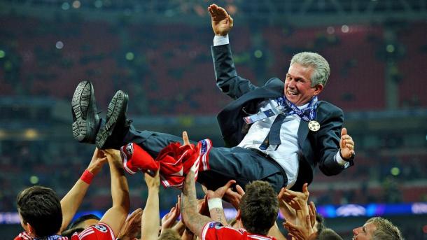 Jupp Heynckes manteado tras la consecución de la Copa de Europa de 2013 con el Bayern de Múnich | Fuente: Bundesliga