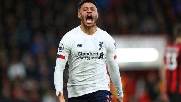 Oxlade-Chamberlain celebrando su gol. | Premier League