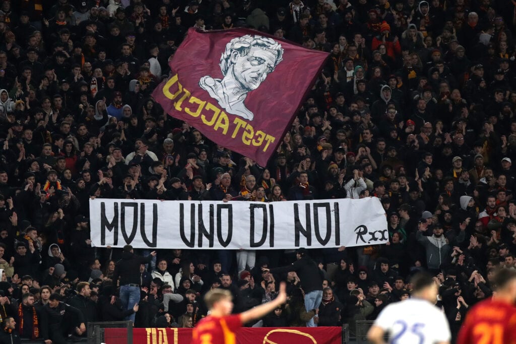 Striscione  per Mourinho in Roma-Verona