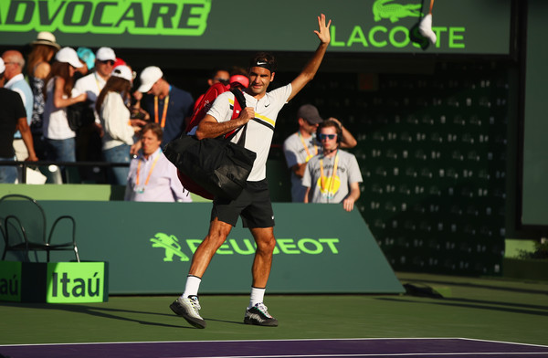 Roger Federer leaves the court after his upset loss in Miami. Photo: Clive Brunskill/Getty Images