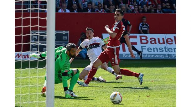 Lewandowski coloca el segundo gol para su equipo. // (Foto de fcbayern.de)