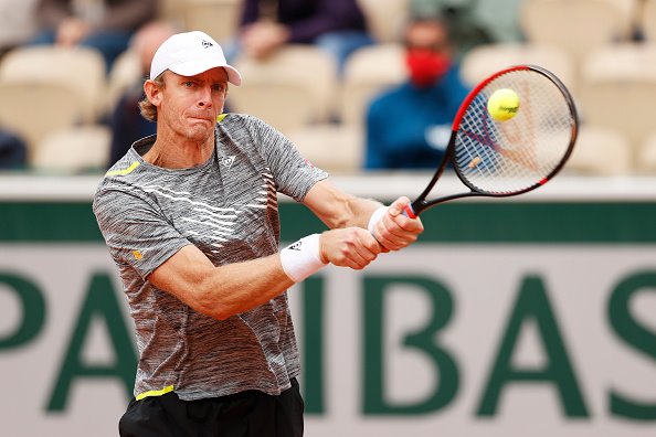 Kevin Anderson returning a shot Clive Brunskill