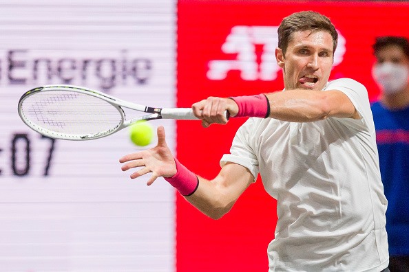 Zverev hitting a forehand winner DeFodi Images