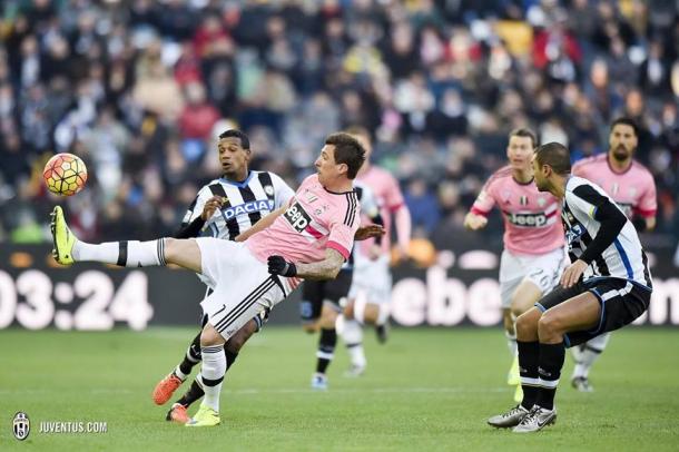 Mandzukic en un momento del pasado Udinese - Juventus