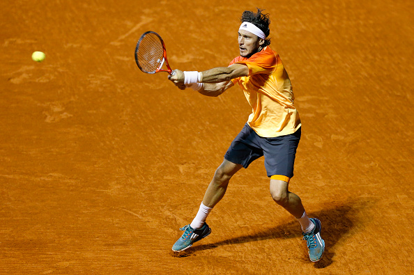 Juan Monaco hitting a backhand during his match at the ATP Argentina Open (Photo: Gabriel Rossi/Getty Images) 