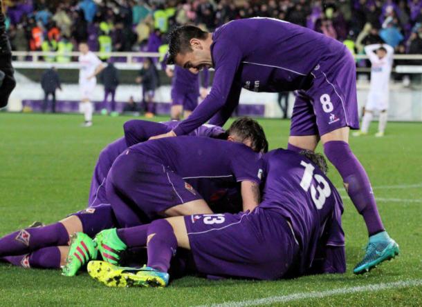 Jugadores de la Fiorentina celebran el tanto de Zárate en el minuto 93 | Foto: Fiorentina