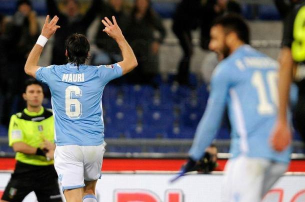 Mauri celebra con su gesto característico su último gol con la Lazio, ante el Verona | Foto: Lazi