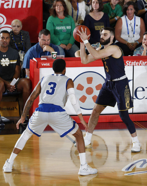 Farrell is defended by Chaminade's Nicholas Anderson in Maui/Photo: Ryan Spurlock/USA Today Sports