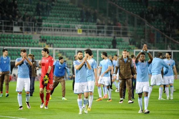 Los futbolistas de la Lazio agradecen el apoyo a la afición desplazada a Sicilia | Foto : Lazio