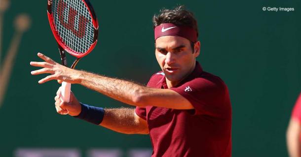Federer keeps focused as he prepares to take the forehand on the run. Credit: ATP World Tour/Getty Images