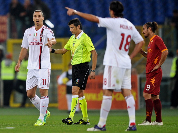 Ibrahimovic marcou dois gols de cabeça contra a Roma, no Olímpico, em outubro de 2011 (Foto: Andreas Solaro/AFP)