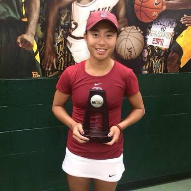 Zhao with her NCAA singles runner's up trophy in 2015 ( Picture credits: @NCAA)