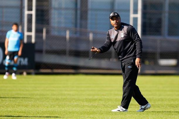 Roger reclama de desfalques, mas pede força do grupo na Arena (Foto: Lucas Uebel/Grêmio)