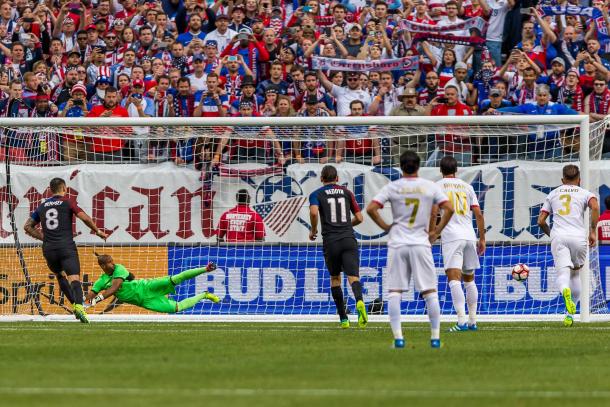Clint Dempsey coolly converts his penalty to give the United States an early 1-0 lead against  Costa Rica - Russ Draper - VAVEL USA