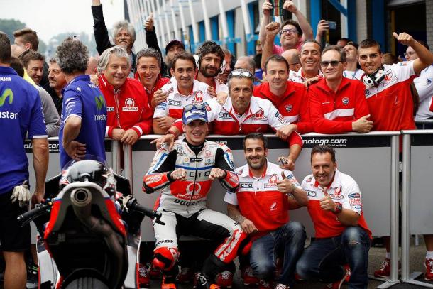 Reddign with his Octo Pramac Yakhnich Ducati Team in Parc Ferme after finishing third at the Assen GP - www.facebook.com (Pramac Racing)