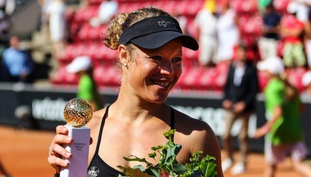 Siegemund celebrates with her Ericsson Open trophy. Photo credit: Linda Carlsson.