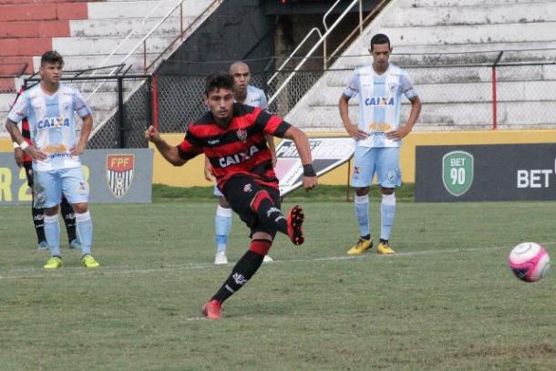 Luan marcou um dos gols da classificação contra o Londrina (Divulgação / Vitória)