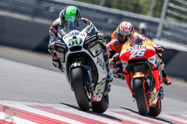 Laverty fending off Pedrosa -  www.facebook.com (Eugene Laverty)