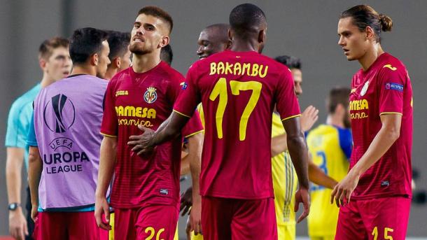 Los jugadores del Villarreal cariacontecidos tras el empate de la ida | Villarreal CF