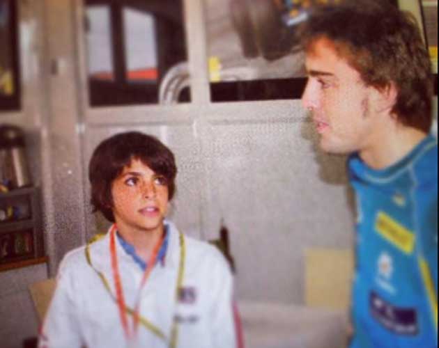 Carlos Sainz Jr. conoce a su ídolo, Fernando Alonso (2005). Créditos: Diario Marca