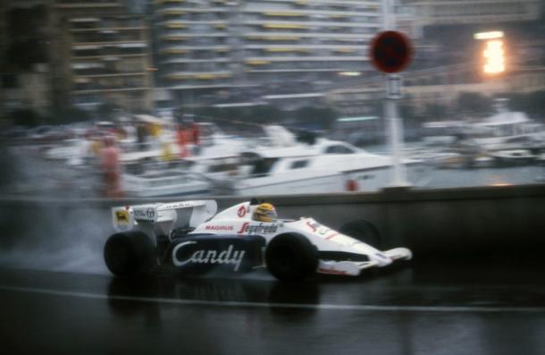 Senna remontando en Monaco 1984 con Toleman. Foto: F1