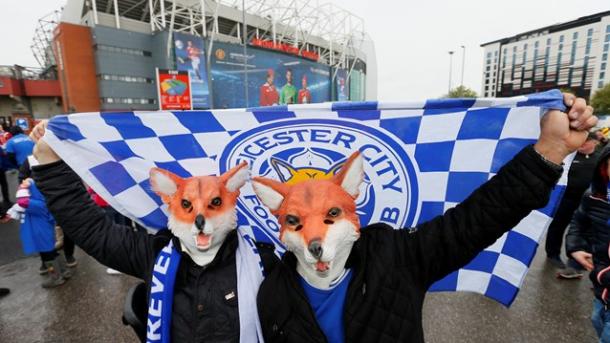 Aficionados foxes en los aledaños de Old Trafford | Premier League