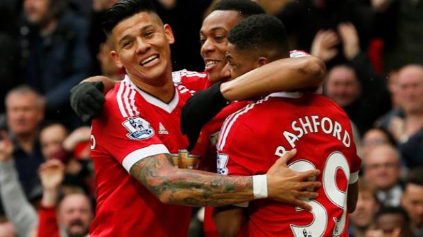 Rojo y Rashford celebran con Martial su gol | Premier League
