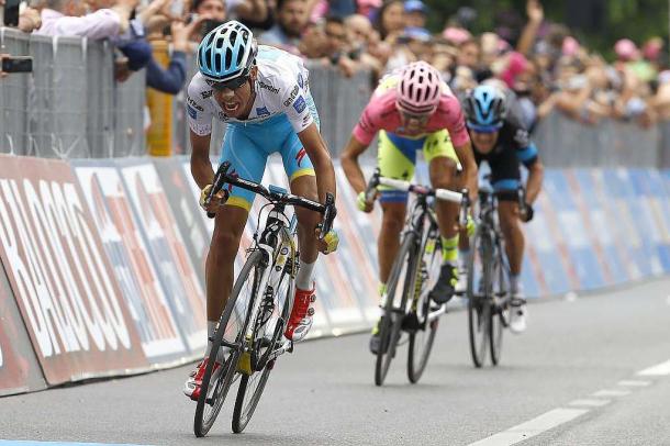 Aru, Contador y Porte sprintan en el Giro de Italia de 2015. Pic AFP