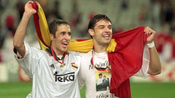 Raúl González Blanco y Fernando Morientes festejando la victoria tras la Final de la Champions 1999/2000. Imagen vía: UEFA 