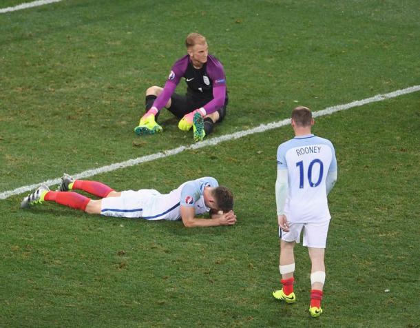 Rostros de decepción entre los jugadores de la selección inglesa tras caer ante Islandia. Foto: Express