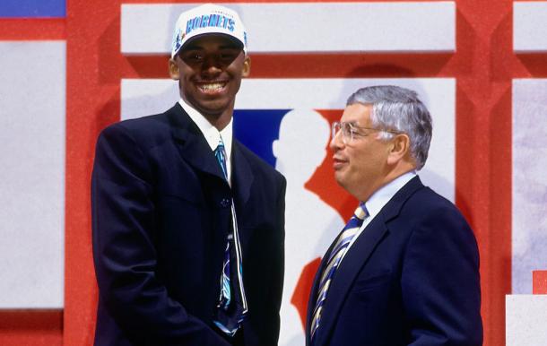 Kobe y Stern, en el Draft de 1996 / Fuente: NBA