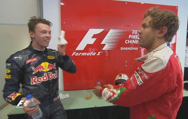 Sebastian Vettel reprocha a Daniil Kvyat su acción en la salida de China | Fuente: FOM