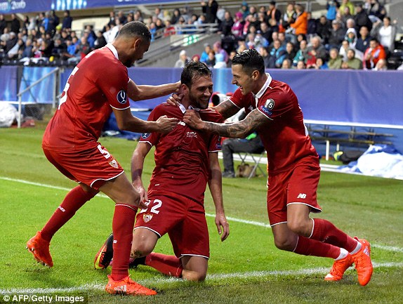 Above: Franco Vazquez celebrating his equaliser in Sevilla's 3-2 defeat to Real Madrid |Photo: UEFA via Getty Images